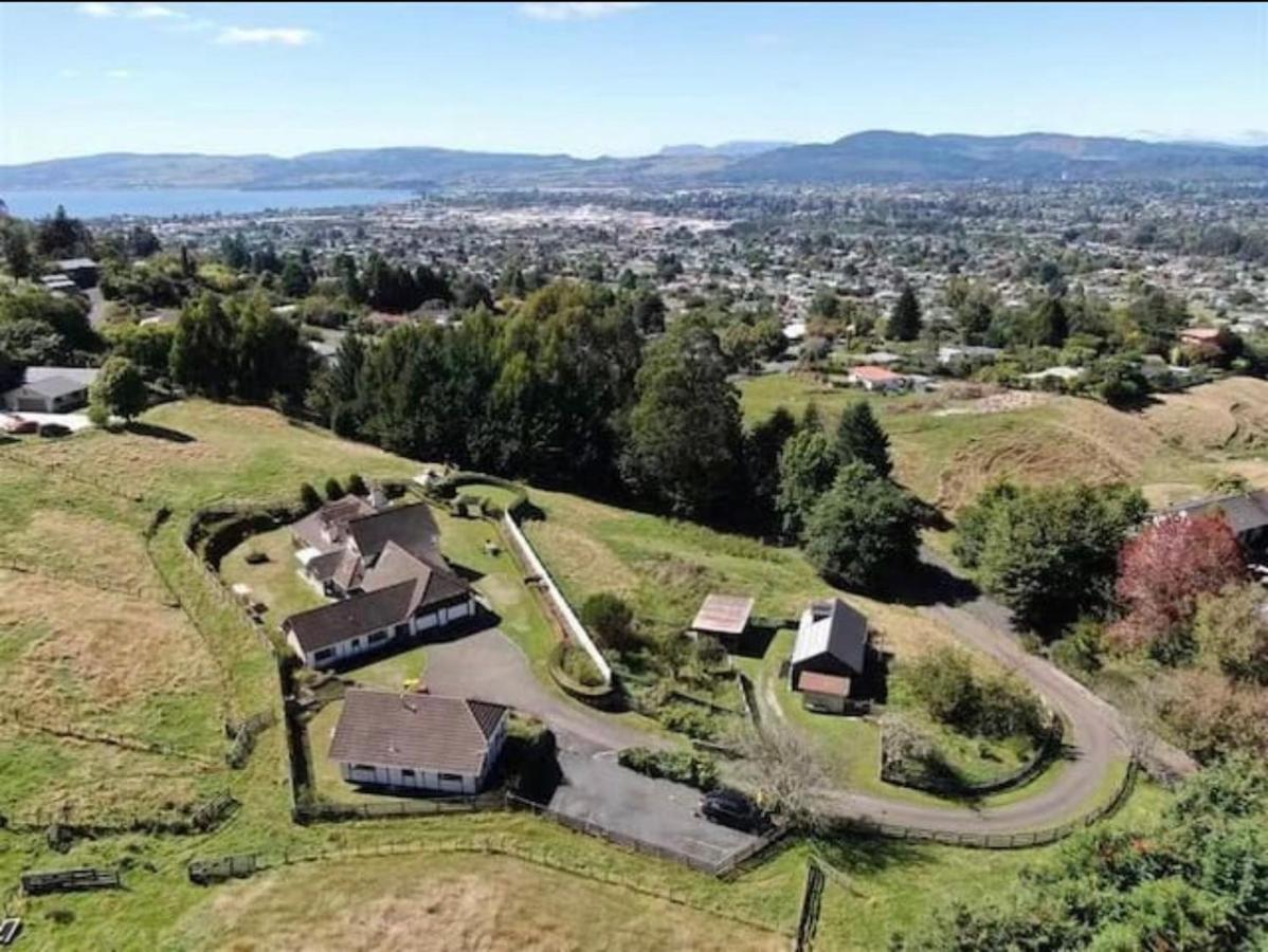 Skyline Mountain View Lodge Up To 16 People Rotorua Eksteriør bilde