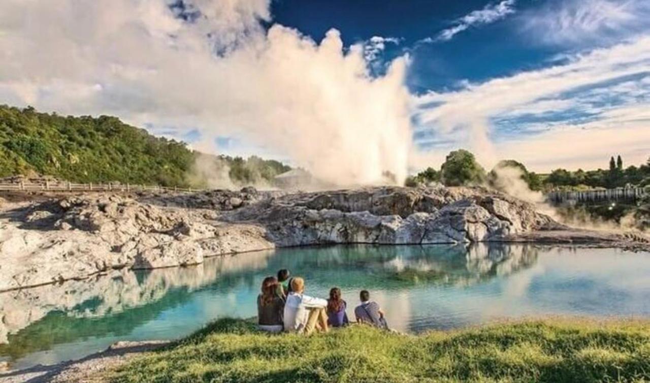 Skyline Mountain View Lodge Up To 16 People Rotorua Eksteriør bilde